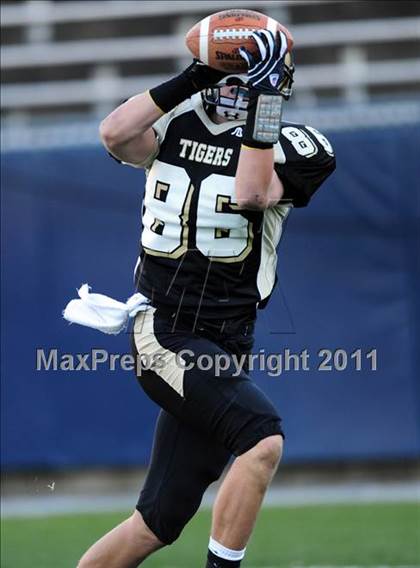 Thumbnail 1 in New Canaan vs. Hand (CIAC Class L Final) photogallery.