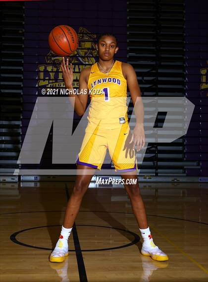 Thumbnail 2 in Lynwood Varsity Basketball Photo Shoot photogallery.