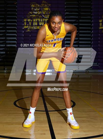 Thumbnail 2 in Lynwood Varsity Basketball Photo Shoot photogallery.