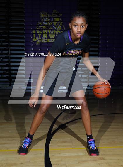 Thumbnail 2 in Lynwood Varsity Basketball Photo Shoot photogallery.