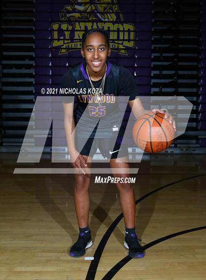 Thumbnail 1 in Lynwood Varsity Basketball Photo Shoot photogallery.