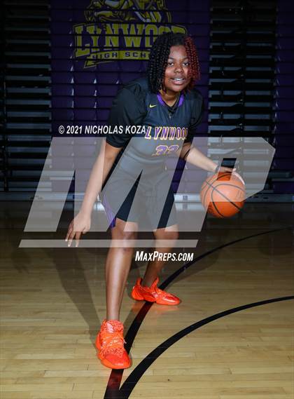 Thumbnail 1 in Lynwood Varsity Basketball Photo Shoot photogallery.