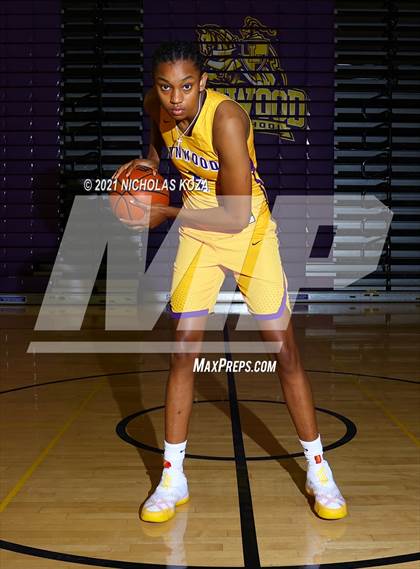Thumbnail 2 in Lynwood Varsity Basketball Photo Shoot photogallery.