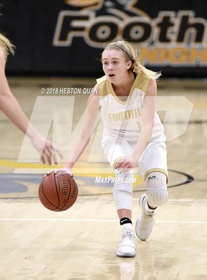 Thumbnail 1 in Villa Park @ Foothill photogallery.