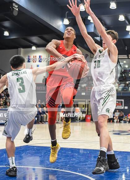 Thumbnail 2 in De La Salle vs. San Joaquin Memorial (MaxPreps MLK Classic) photogallery.