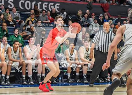Thumbnail 3 in De La Salle vs. San Joaquin Memorial (MaxPreps MLK Classic) photogallery.