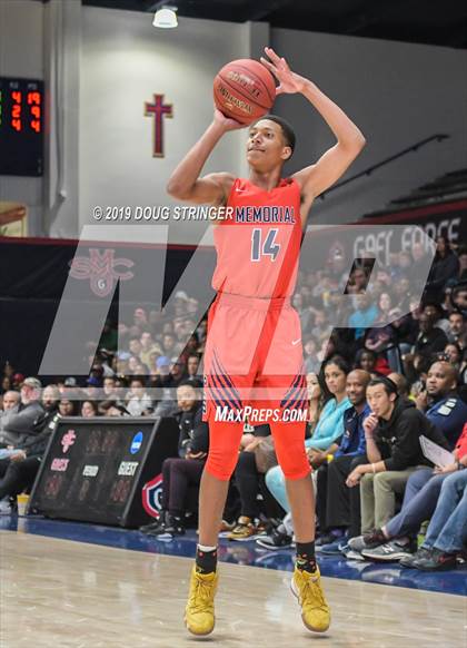 Thumbnail 3 in De La Salle vs. San Joaquin Memorial (MaxPreps MLK Classic) photogallery.