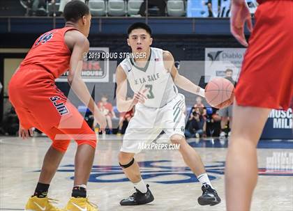 Thumbnail 3 in De La Salle vs. San Joaquin Memorial (MaxPreps MLK Classic) photogallery.