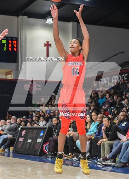 Thumbnail 1 in De La Salle vs. San Joaquin Memorial (MaxPreps MLK Classic) photogallery.