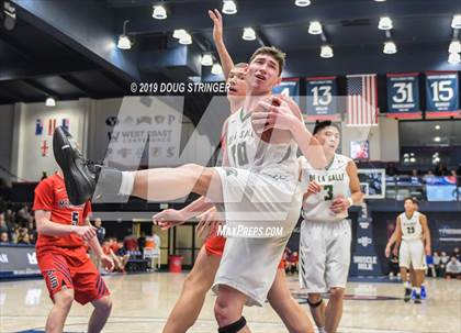 Thumbnail 3 in De La Salle vs. San Joaquin Memorial (MaxPreps MLK Classic) photogallery.