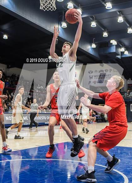 Thumbnail 2 in De La Salle vs. San Joaquin Memorial (MaxPreps MLK Classic) photogallery.