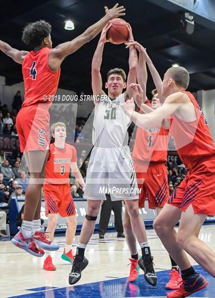 Thumbnail 2 in De La Salle vs. San Joaquin Memorial (MaxPreps MLK Classic) photogallery.