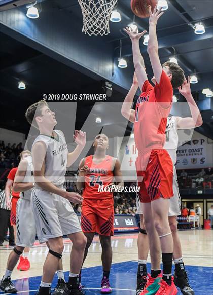 Thumbnail 3 in De La Salle vs. San Joaquin Memorial (MaxPreps MLK Classic) photogallery.