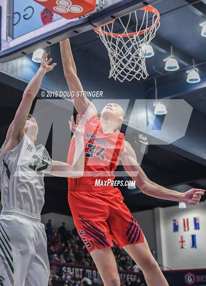 Thumbnail 1 in De La Salle vs. San Joaquin Memorial (MaxPreps MLK Classic) photogallery.