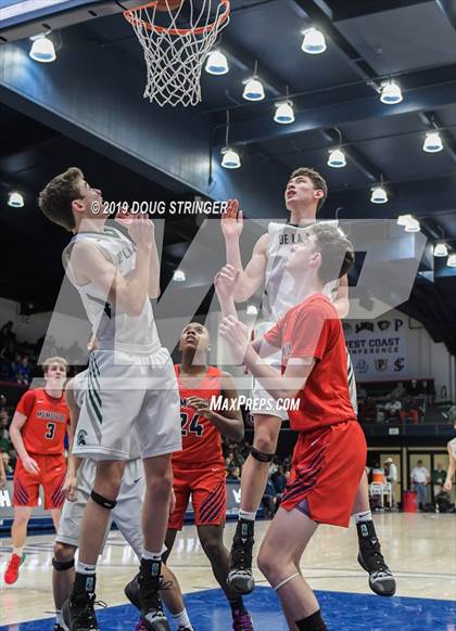 Thumbnail 2 in De La Salle vs. San Joaquin Memorial (MaxPreps MLK Classic) photogallery.
