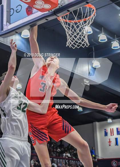 Thumbnail 2 in De La Salle vs. San Joaquin Memorial (MaxPreps MLK Classic) photogallery.