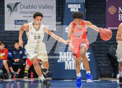 Thumbnail 2 in De La Salle vs. San Joaquin Memorial (MaxPreps MLK Classic) photogallery.