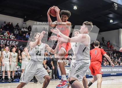 Thumbnail 1 in De La Salle vs. San Joaquin Memorial (MaxPreps MLK Classic) photogallery.