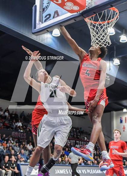 Thumbnail 2 in De La Salle vs. San Joaquin Memorial (MaxPreps MLK Classic) photogallery.