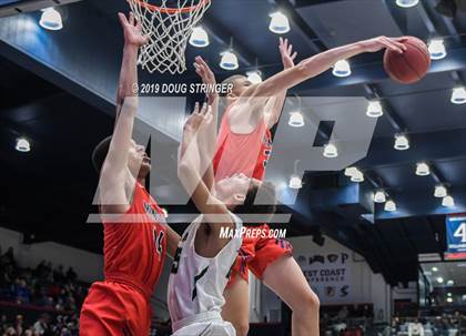 Thumbnail 1 in De La Salle vs. San Joaquin Memorial (MaxPreps MLK Classic) photogallery.