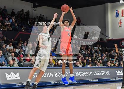 Thumbnail 3 in De La Salle vs. San Joaquin Memorial (MaxPreps MLK Classic) photogallery.