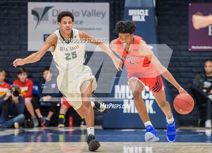 Thumbnail 3 in De La Salle vs. San Joaquin Memorial (MaxPreps MLK Classic) photogallery.