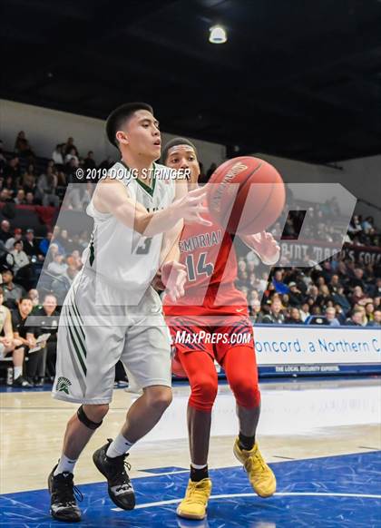 Thumbnail 3 in De La Salle vs. San Joaquin Memorial (MaxPreps MLK Classic) photogallery.