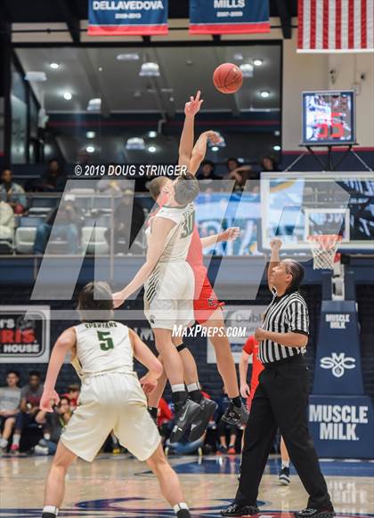 Thumbnail 2 in De La Salle vs. San Joaquin Memorial (MaxPreps MLK Classic) photogallery.