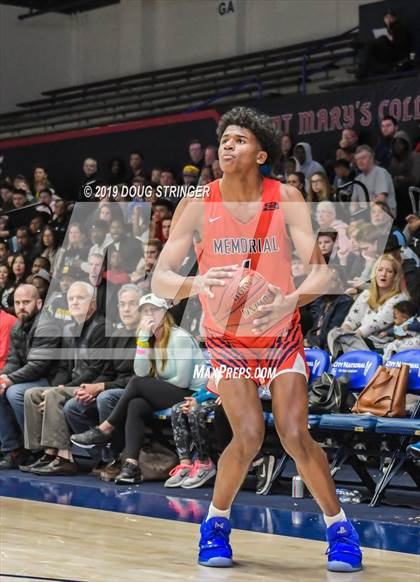 Thumbnail 1 in De La Salle vs. San Joaquin Memorial (MaxPreps MLK Classic) photogallery.