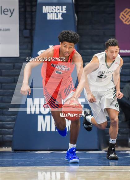 Thumbnail 1 in De La Salle vs. San Joaquin Memorial (MaxPreps MLK Classic) photogallery.