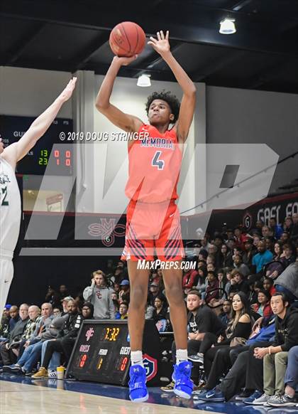 Thumbnail 1 in De La Salle vs. San Joaquin Memorial (MaxPreps MLK Classic) photogallery.
