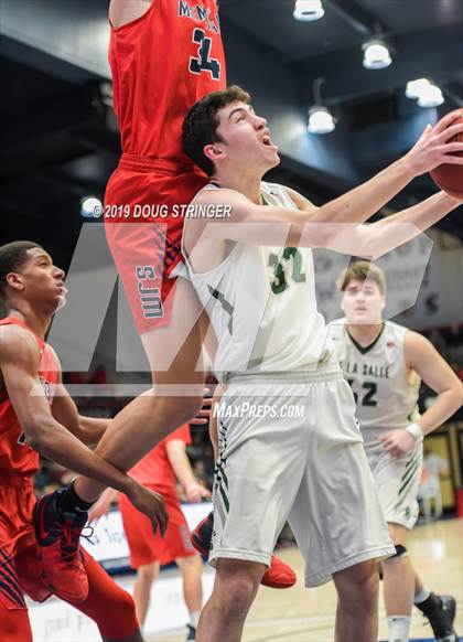 Thumbnail 2 in De La Salle vs. San Joaquin Memorial (MaxPreps MLK Classic) photogallery.