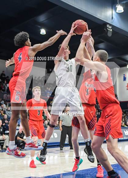 Thumbnail 3 in De La Salle vs. San Joaquin Memorial (MaxPreps MLK Classic) photogallery.