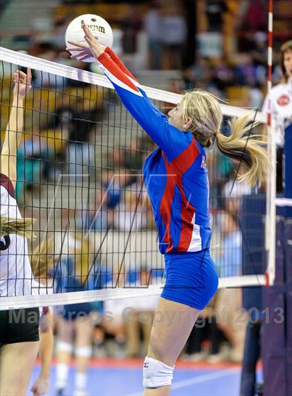 Thumbnail 3 in Hi-Plains vs. Idalia (CHSAA 1A Pool II) photogallery.