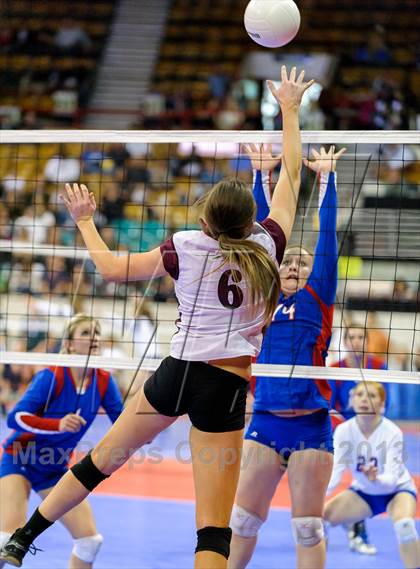 Thumbnail 3 in Hi-Plains vs. Idalia (CHSAA 1A Pool II) photogallery.