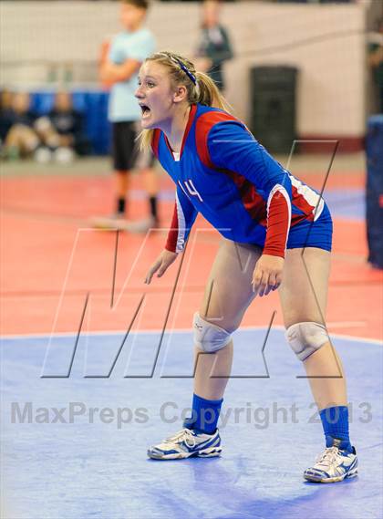 Thumbnail 3 in Hi-Plains vs. Idalia (CHSAA 1A Pool II) photogallery.