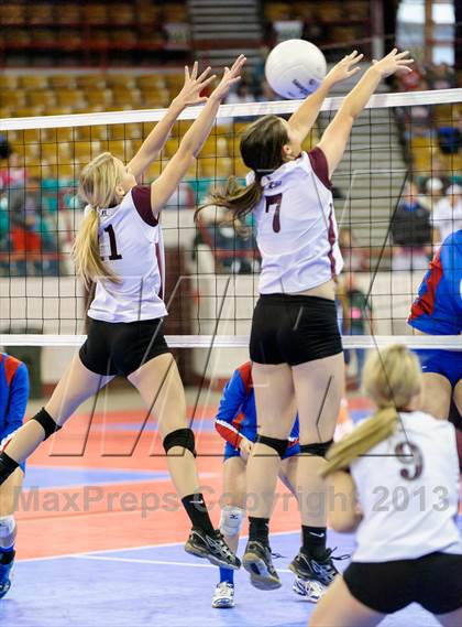 Thumbnail 3 in Hi-Plains vs. Idalia (CHSAA 1A Pool II) photogallery.