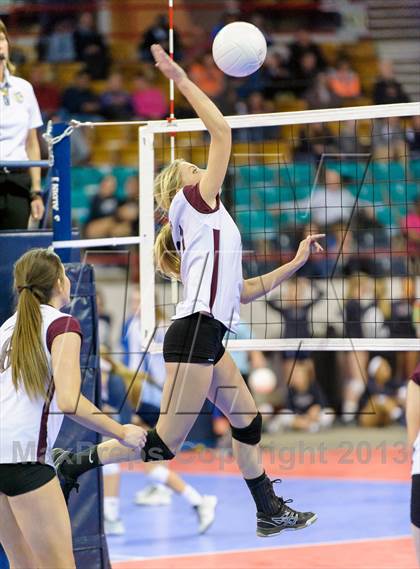 Thumbnail 1 in Hi-Plains vs. Idalia (CHSAA 1A Pool II) photogallery.