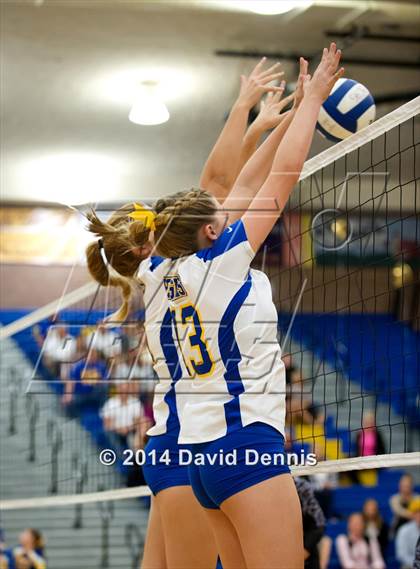 Thumbnail 3 in Bakersfield Christian vs Mission Oak (CIF CS D3 Qtr FInals) photogallery.