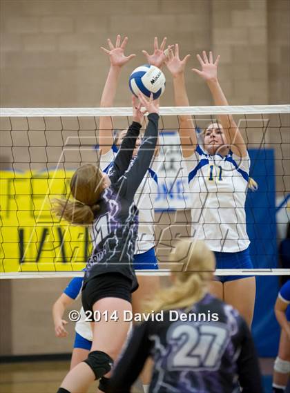 Thumbnail 2 in Bakersfield Christian vs Mission Oak (CIF CS D3 Qtr FInals) photogallery.