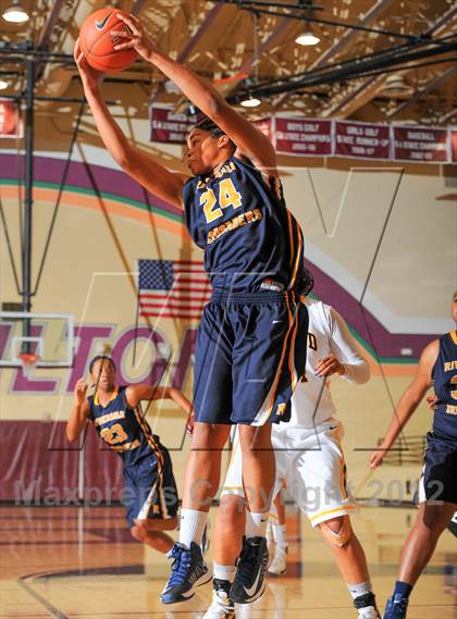Thumbnail 2 in Bishop O'Dowd vs. Riverdale Baptist (Nike Tournament of Champions) photogallery.