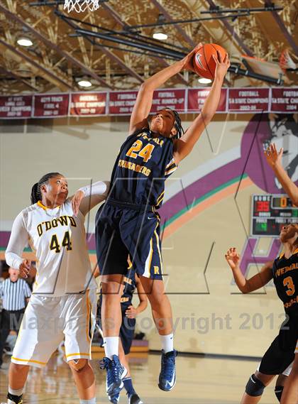 Thumbnail 2 in Bishop O'Dowd vs. Riverdale Baptist (Nike Tournament of Champions) photogallery.