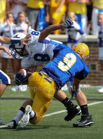 Thumbnail 3 in Simon Kenton vs. Newport Central Catholic (Skyline Crosstown Showdown) photogallery.