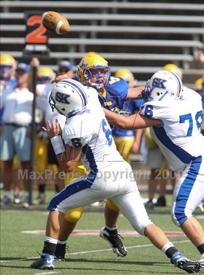Thumbnail 3 in Simon Kenton vs. Newport Central Catholic (Skyline Crosstown Showdown) photogallery.