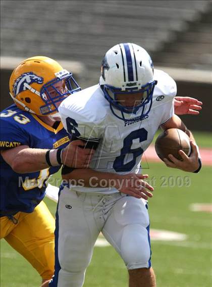 Thumbnail 3 in Simon Kenton vs. Newport Central Catholic (Skyline Crosstown Showdown) photogallery.