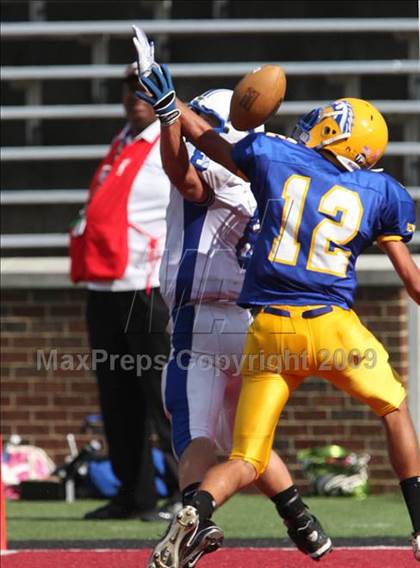 Thumbnail 2 in Simon Kenton vs. Newport Central Catholic (Skyline Crosstown Showdown) photogallery.