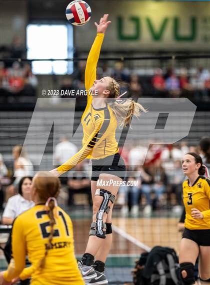 Thumbnail 2 in Emery vs. Grantsville  (UHSAA 3A 2nd Round) photogallery.
