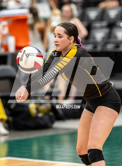 Thumbnail 2 in Emery vs. Grantsville  (UHSAA 3A 2nd Round) photogallery.