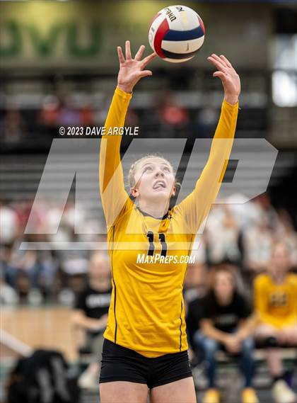 Thumbnail 2 in Emery vs. Grantsville  (UHSAA 3A 2nd Round) photogallery.