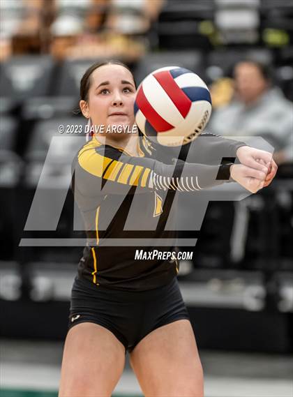 Thumbnail 2 in Emery vs. Grantsville  (UHSAA 3A 2nd Round) photogallery.